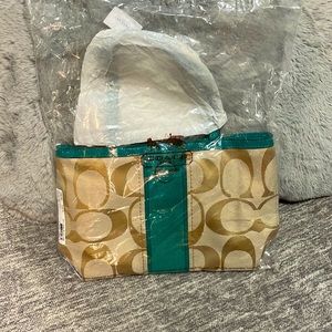 Brand new with tag, never used khaki, jade Coach hand bag